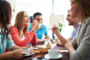 Как общаться в компании людей